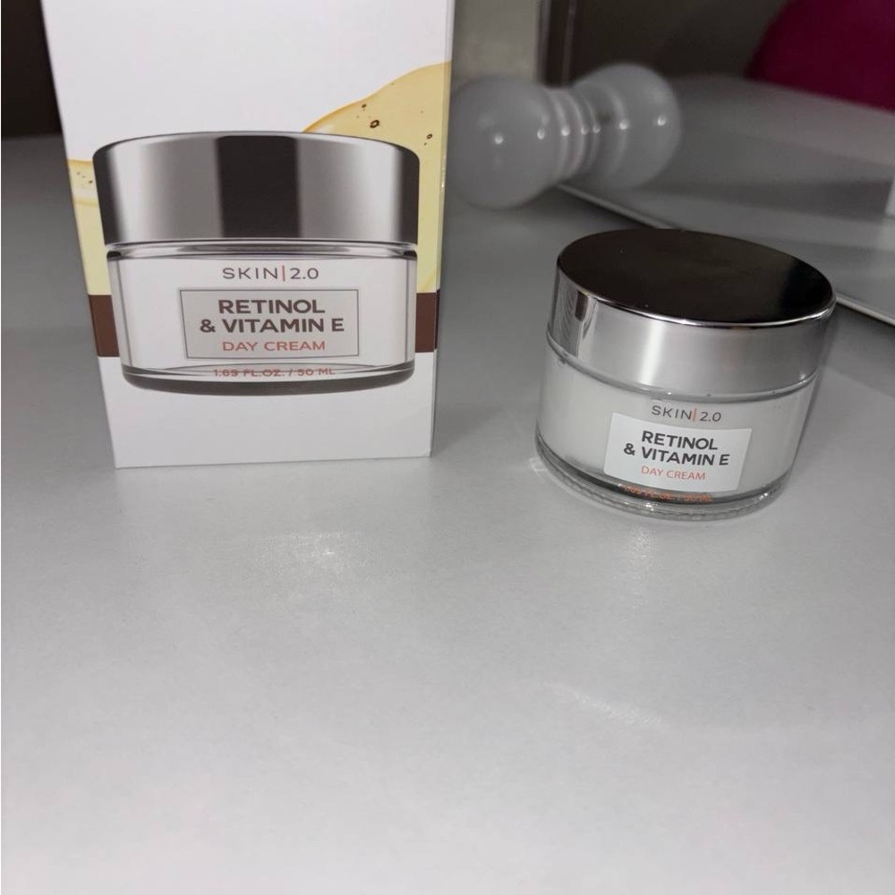 Retinol & Vitamin E Day Cream - Silver and White
